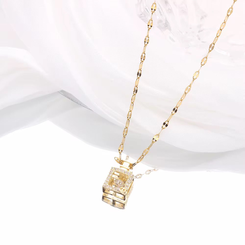 BeMore Elegance Pendant Necklace: Your Perfume