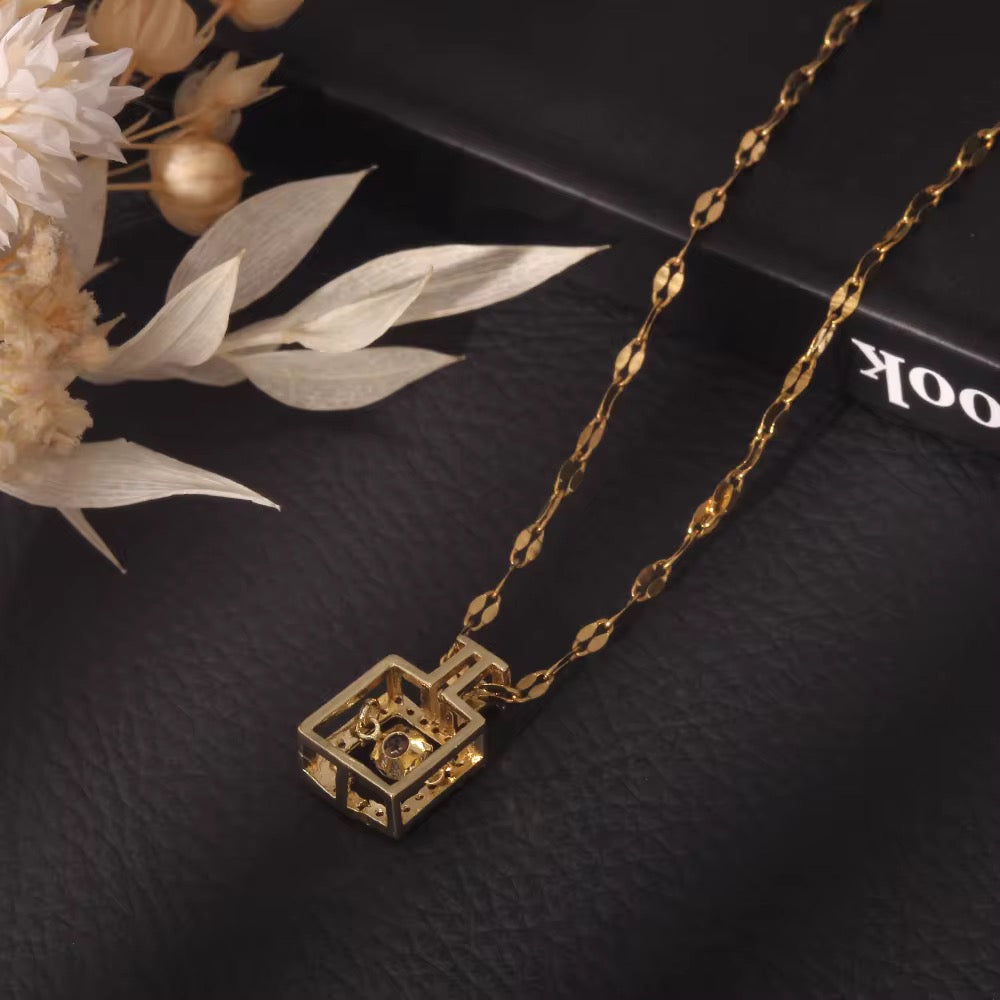 BeMore Elegance Pendant Necklace: Your Perfume