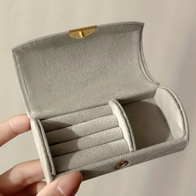 Jewellery box small round top